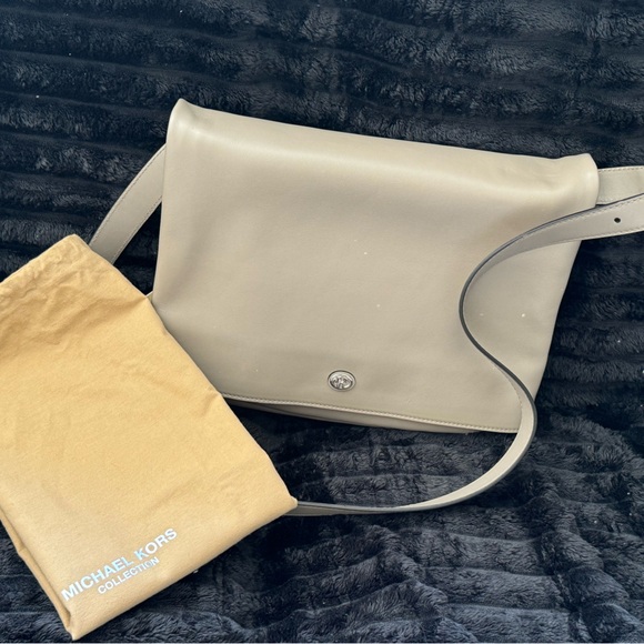 Michael Kors Collection Gloria Medium Leather Messenger Bag Taupe - Picture 10 of 13